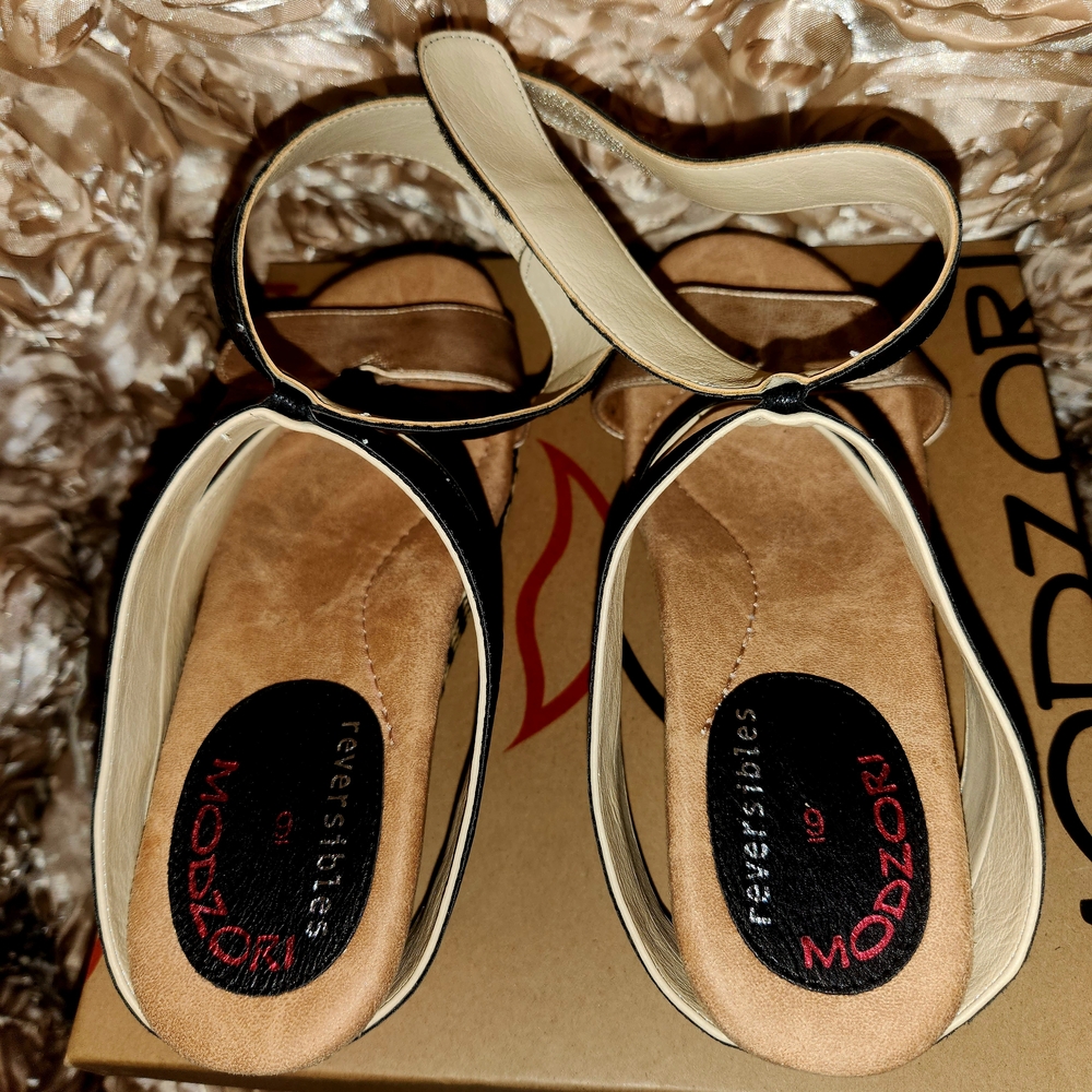 Elegant Black and Gold Women's Wedges - Picture 10 of 13
